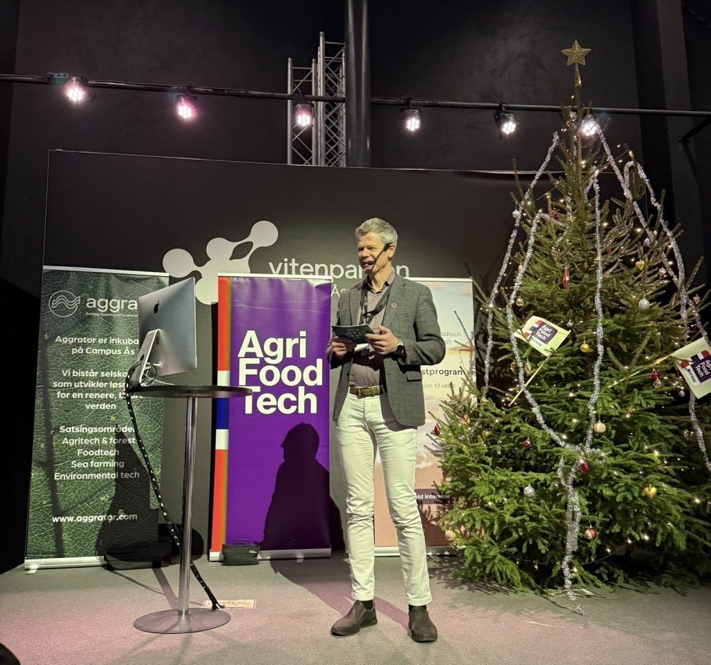 NMBU Rector Solve Sæbø on stage